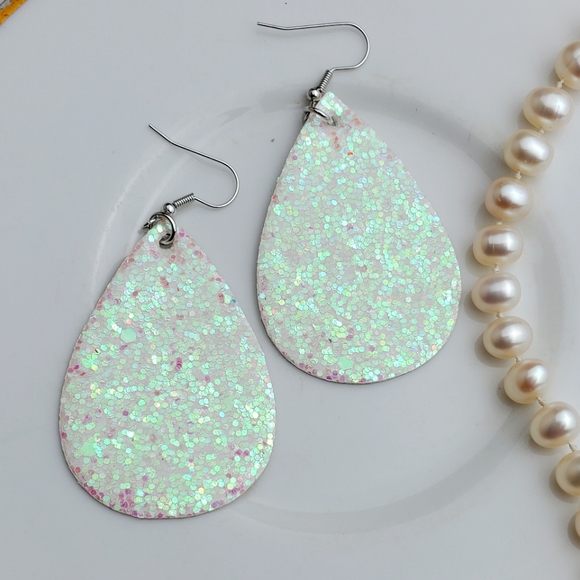 💫5/$25 MERMAID GLITTER EARRINGS - Picture 3 of 6